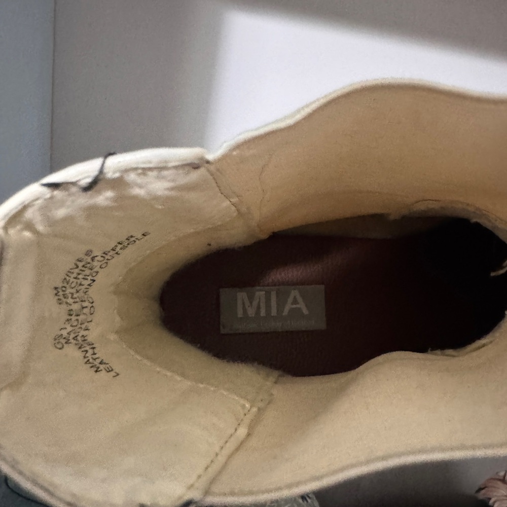 MIA Off-White Ankle Boots - Picture 3 of 8